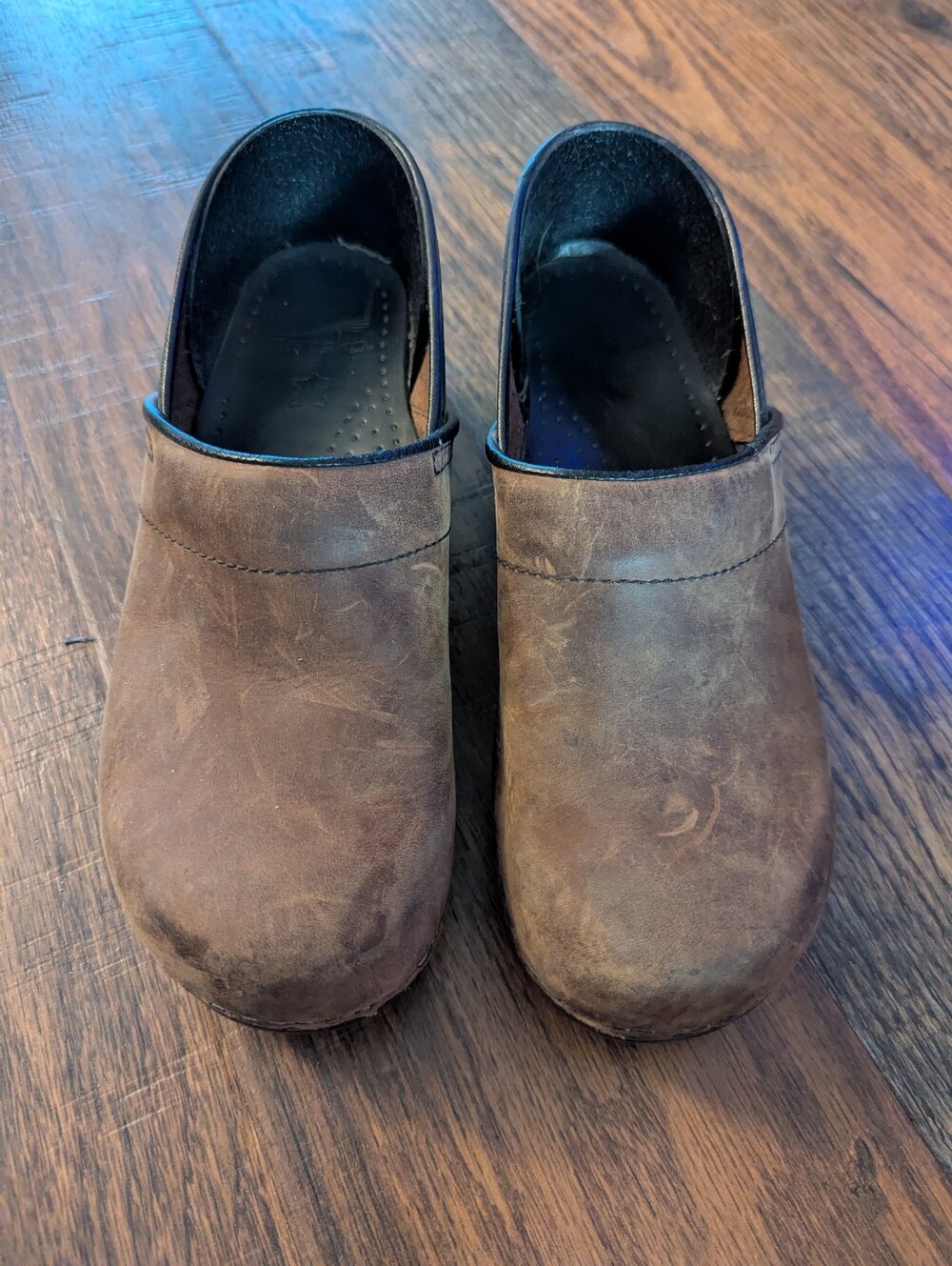 Dansko Women's Professional Nursing Clogs Brown Oily, Sz.40